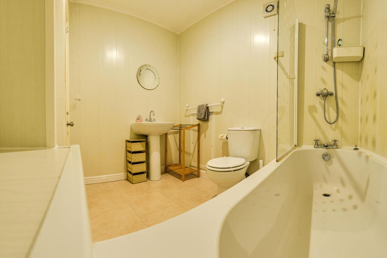 The Whitby Prospect, 2 Bed Apartment With Stunning Views, 2 Mins From Beach Dış mekan fotoğraf